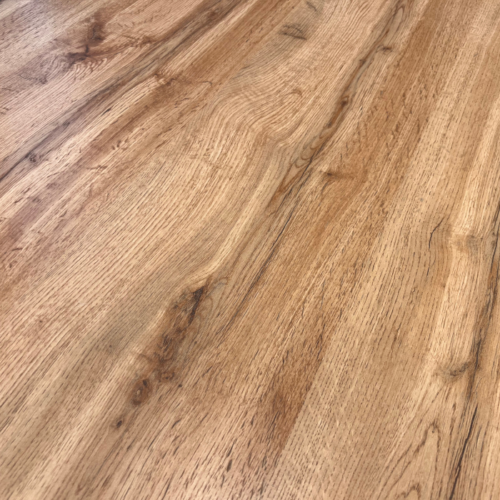 Обеденные столы, Стол Whispered Echo