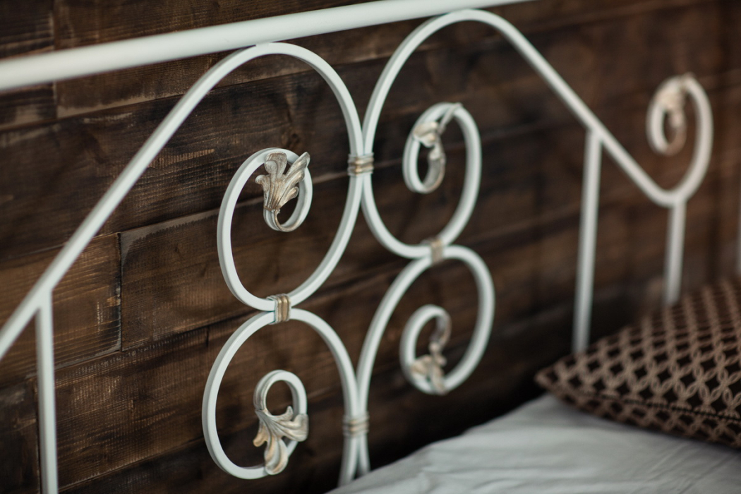 Кованые кровати, Кованая кровать Камелия 1.8 с одной спинкой