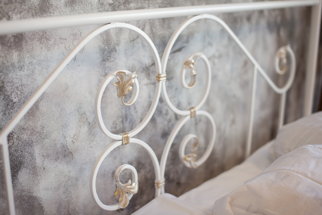 Кованые кровати, Кованая кровать Камелия 1.8 с двумя спинками