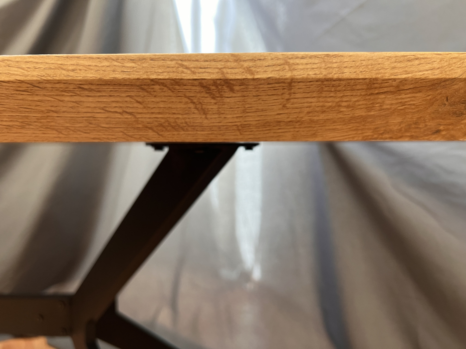 Обеденные столы, Стол Whispered Echo