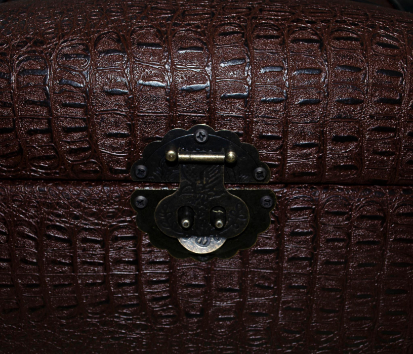 Банкетка в прихожую, Банкетка Рептилия